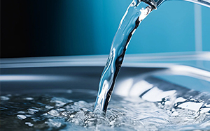 水