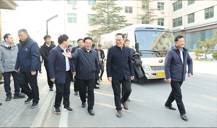 热烈欢迎新乡学院领导团深入91香蕉网在线观看公司调研，共绘校企合作蓝图